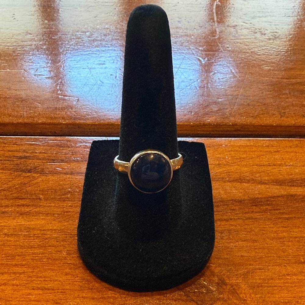 Classic 925 Silver Ring with Dark Blue Lapis Cabochon stone